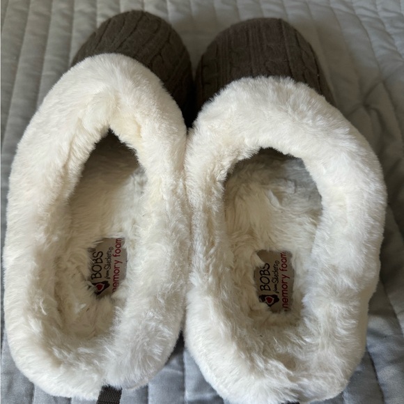Bob’s Memory Foam slippers - Picture 2 of 3